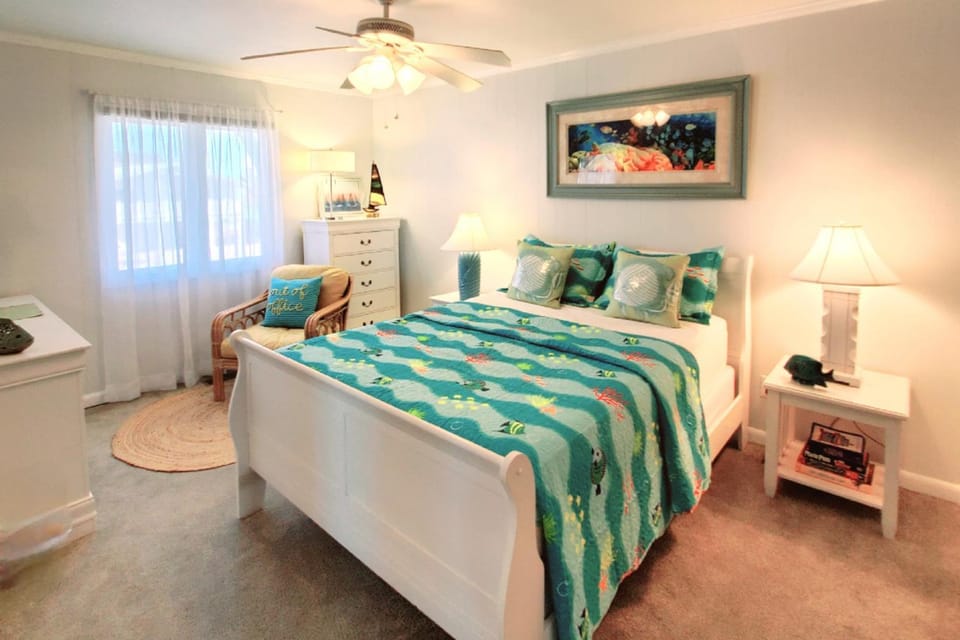 Out Of Office by Oak Island Accommodations House in Oak Island