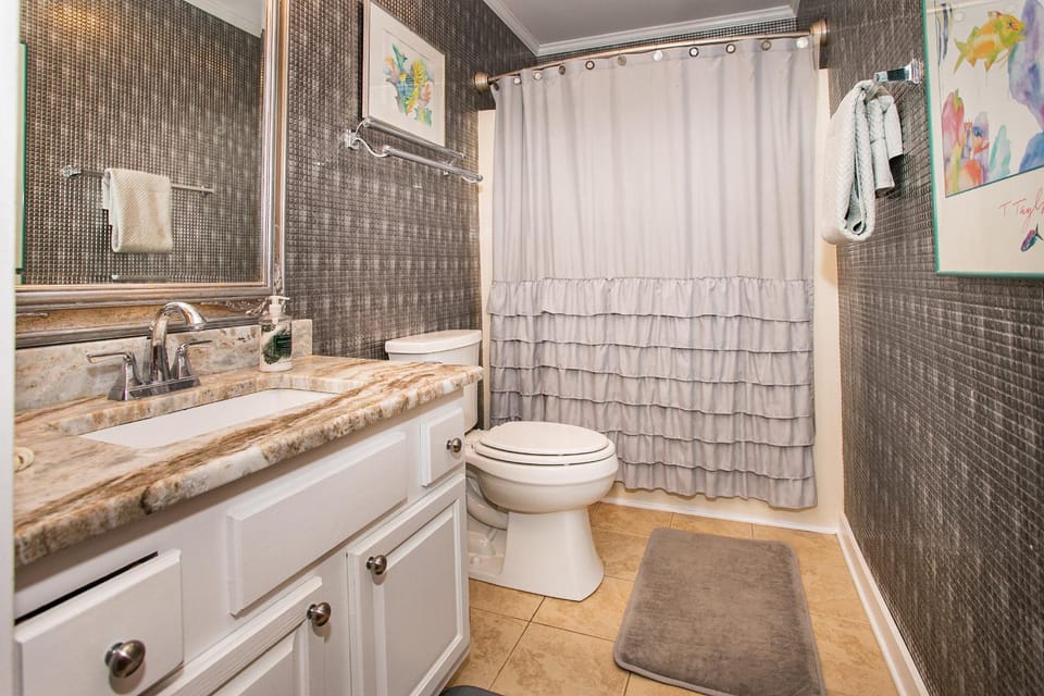 Out Of Office by Oak Island Accommodations House in Oak Island