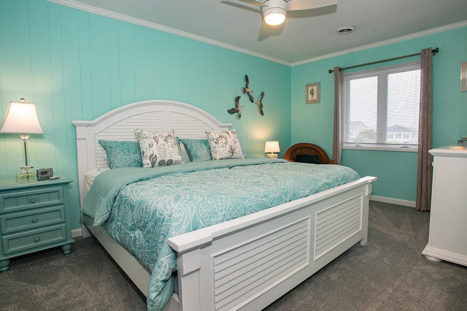 Out Of Office by Oak Island Accommodations House in Oak Island