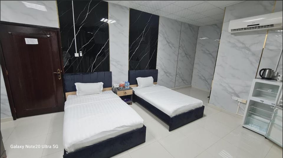 Bed, Photo of the whole room, Bedroom, wardrobe, air conditioner