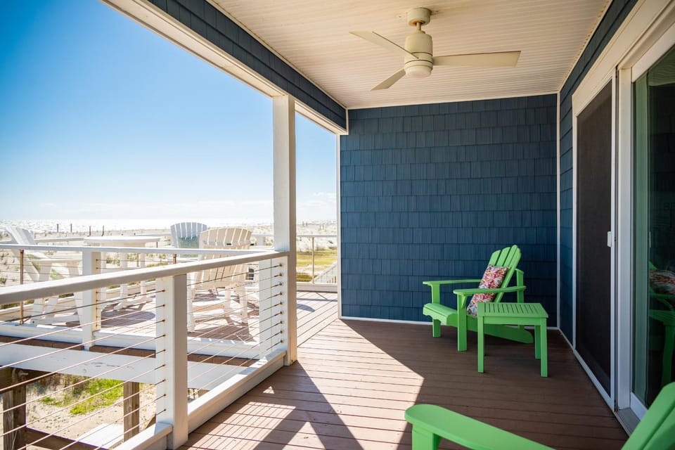 On Turtle Time by Oak Island Accommodations House in Oak Island