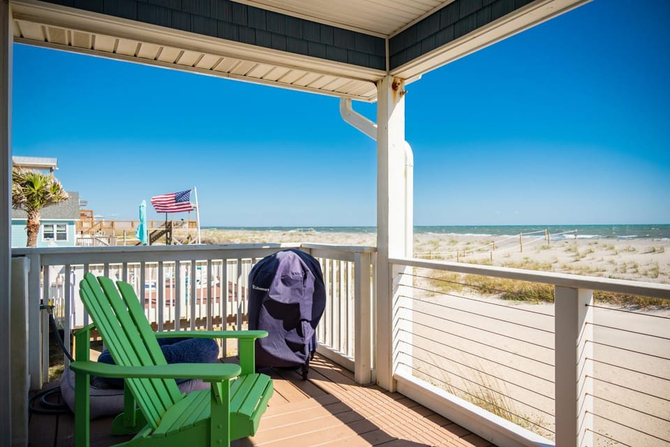 On Turtle Time by Oak Island Accommodations House in Oak Island