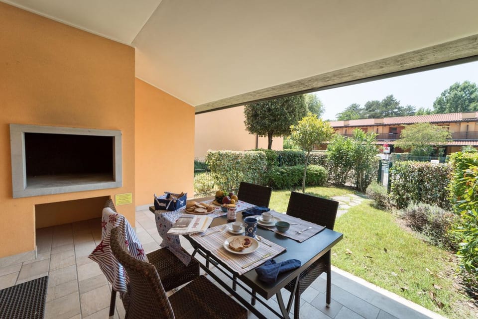 Garden, View (from property/room), Balcony/Terrace, Dining area, Garden view, fireplace