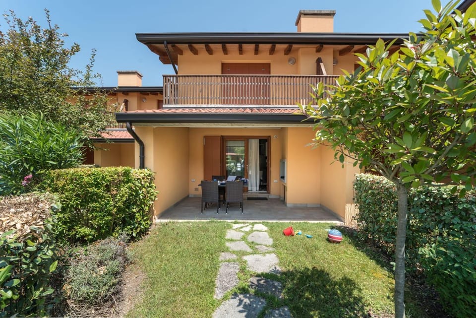Property building, Garden, Garden view