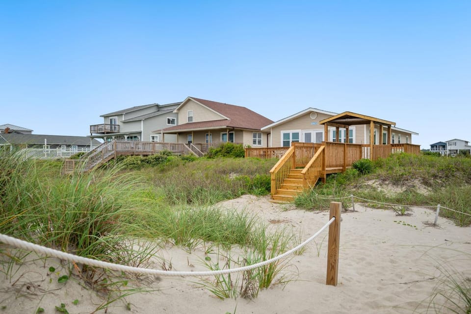 Ocean Breezes by Oak Island Accommodations House in Oak Island