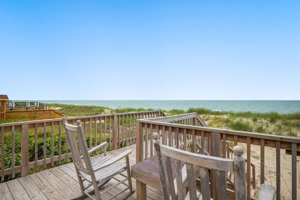 Ocean Breezes by Oak Island Accommodations House in Oak Island