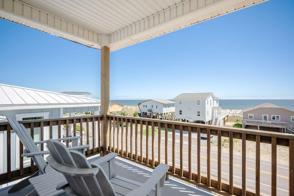 Nexta-C House in Oak Island