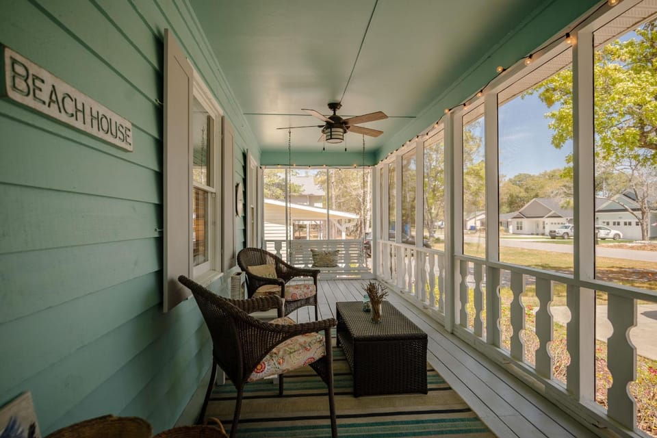Nanas Nest House in Oak Island