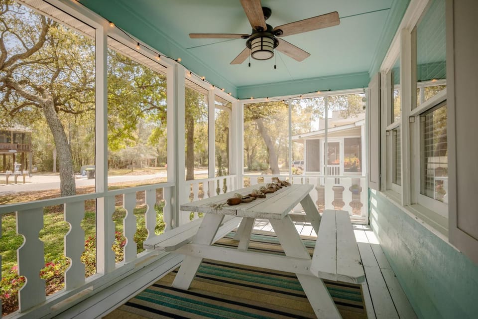 Nanas Nest House in Oak Island