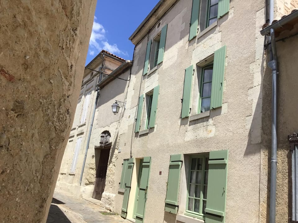 Le Doux Nid La Romantique Bed and Breakfast in Nouvelle-Aquitaine