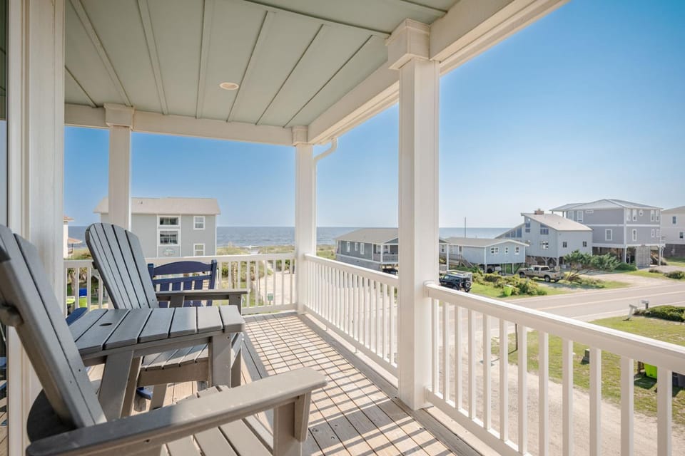 Maximum Adventure House in Oak Island