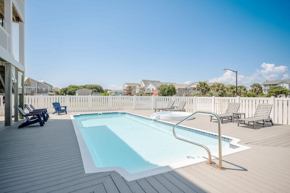 Maximum Adventure House in Oak Island