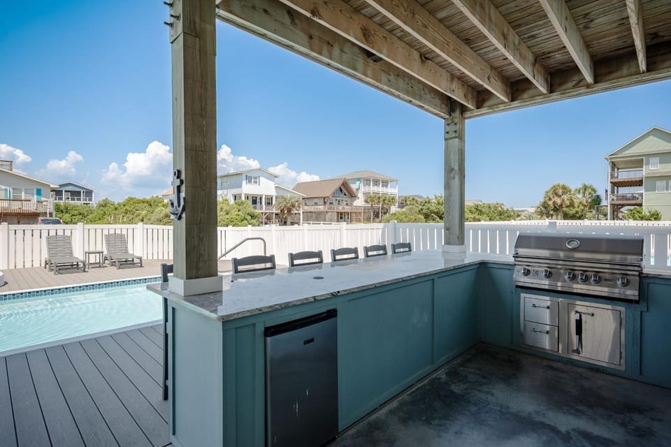 Maximum Adventure House in Oak Island