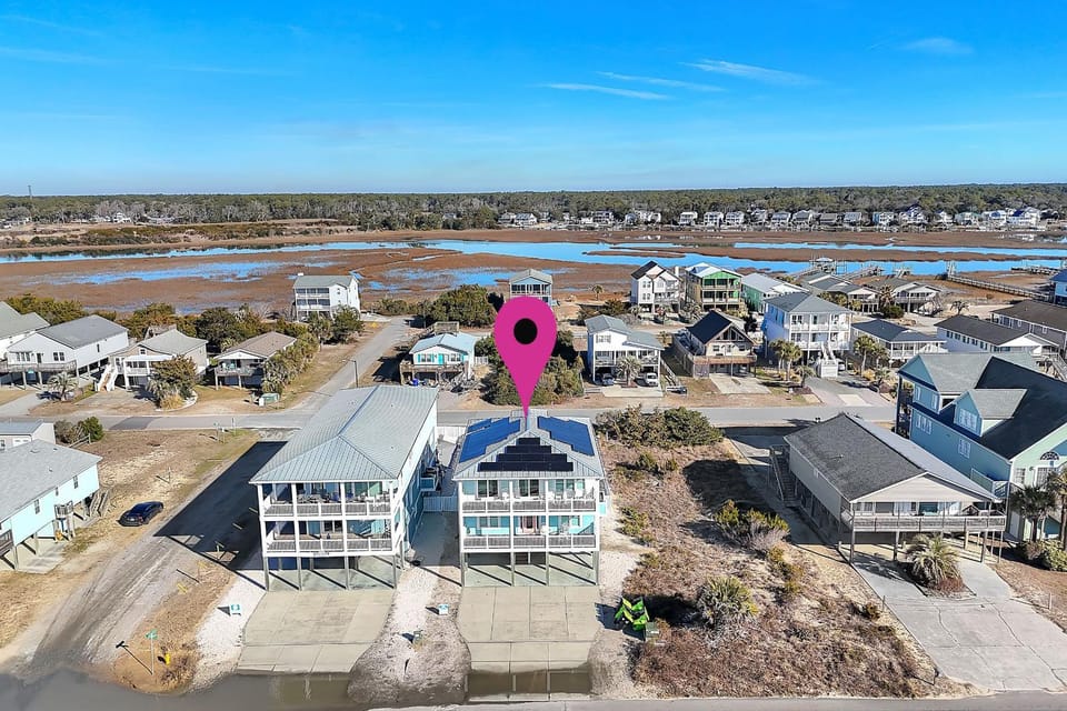 Lunas House in Oak Island