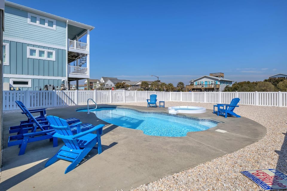 Lunas House in Oak Island