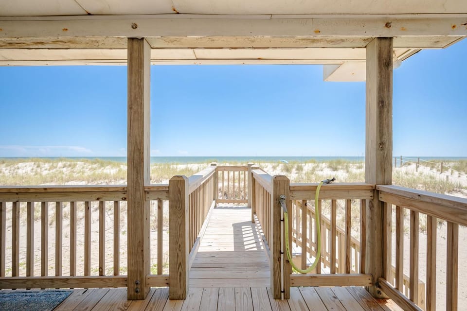 Lowe Tide House in Oak Island