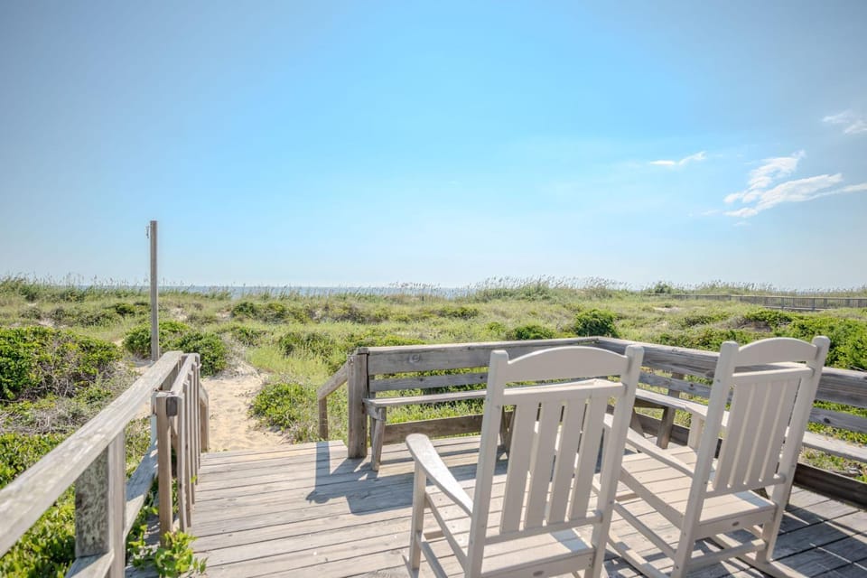 Linger Longer House in Caswell Beach
