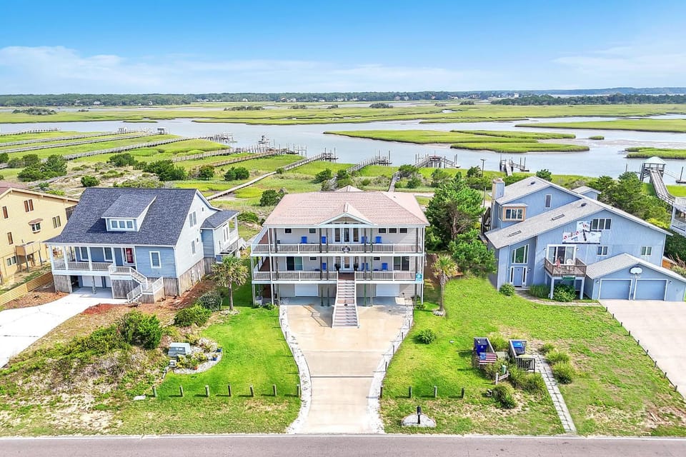 Kings Lynn Inn House in Oak Island