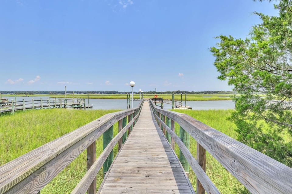 Kings Lynn Inn House in Oak Island