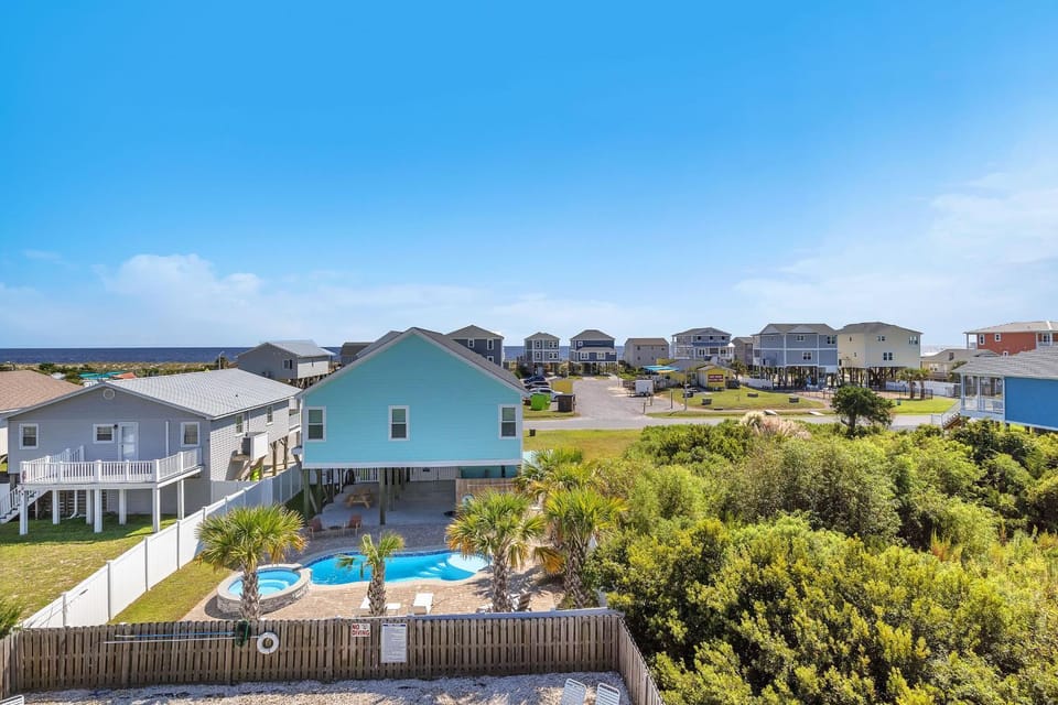 Kiki Hut House in Oak Island