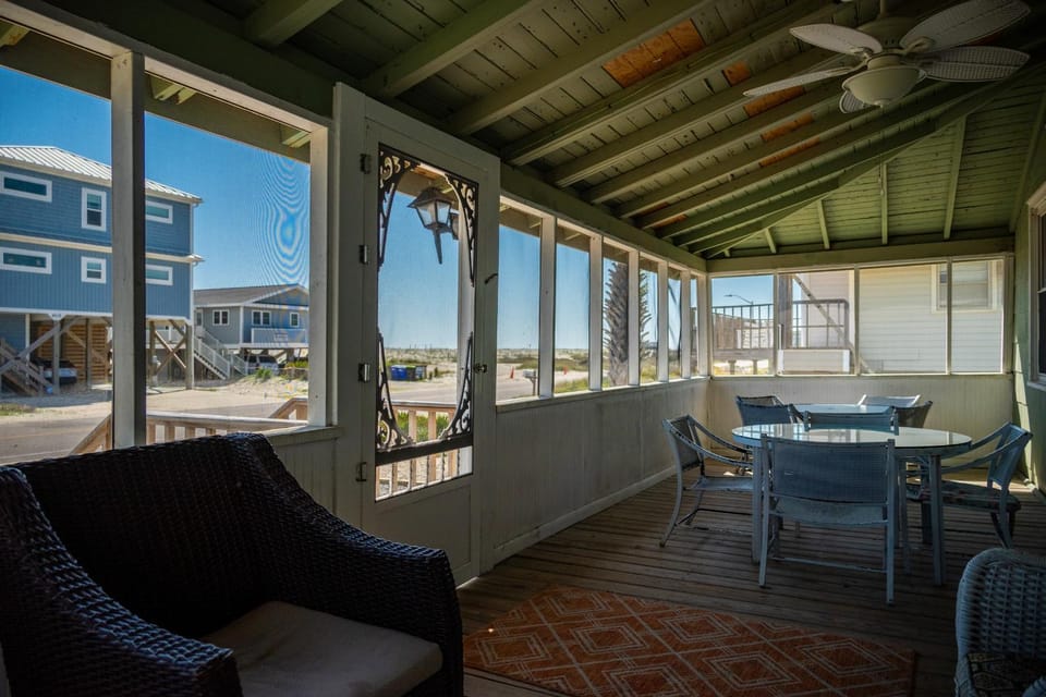 Jerseys Shore by Oak Island Accommodations House in Oak Island