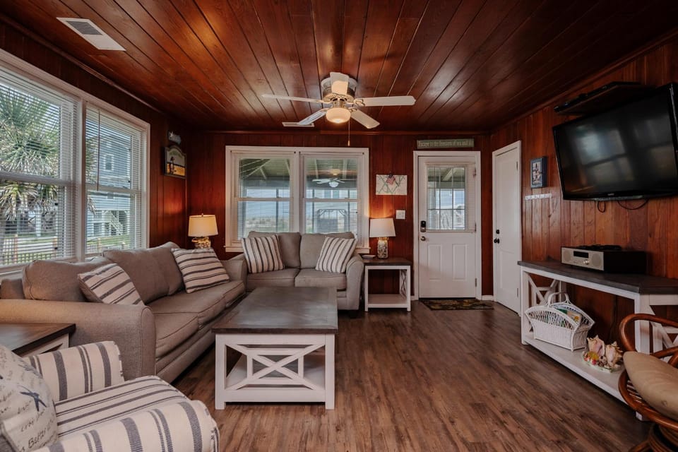 Jerseys Shore by Oak Island Accommodations House in Oak Island