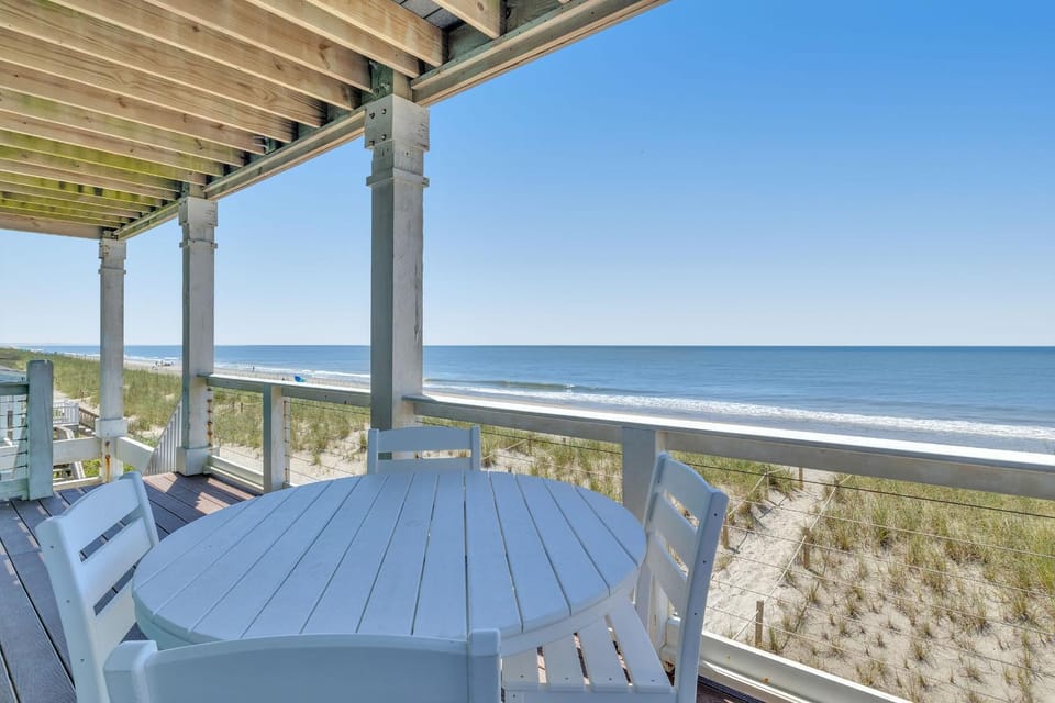 The Salty Dog by Oak Island Accommodations House in Oak Island