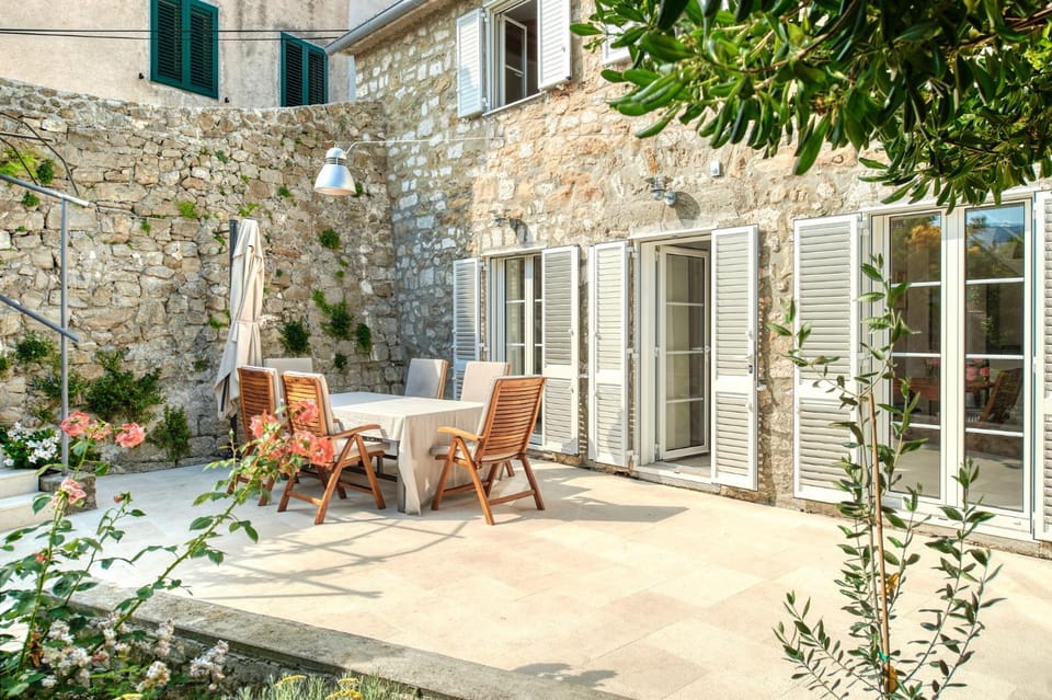 Balcony/Terrace, Dining area