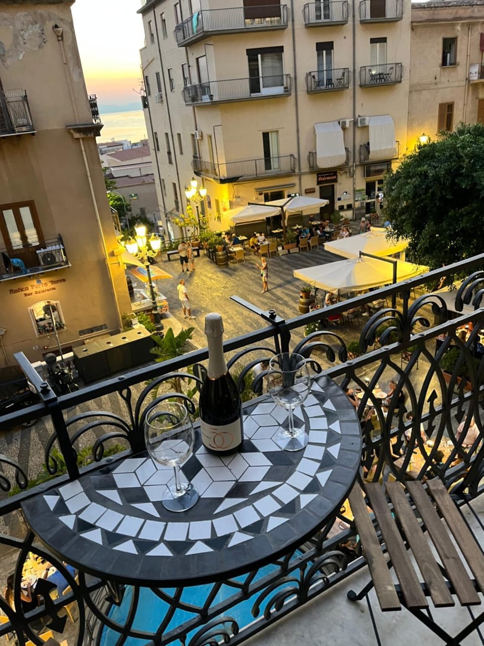 View (from property/room), Balcony/Terrace, City view
