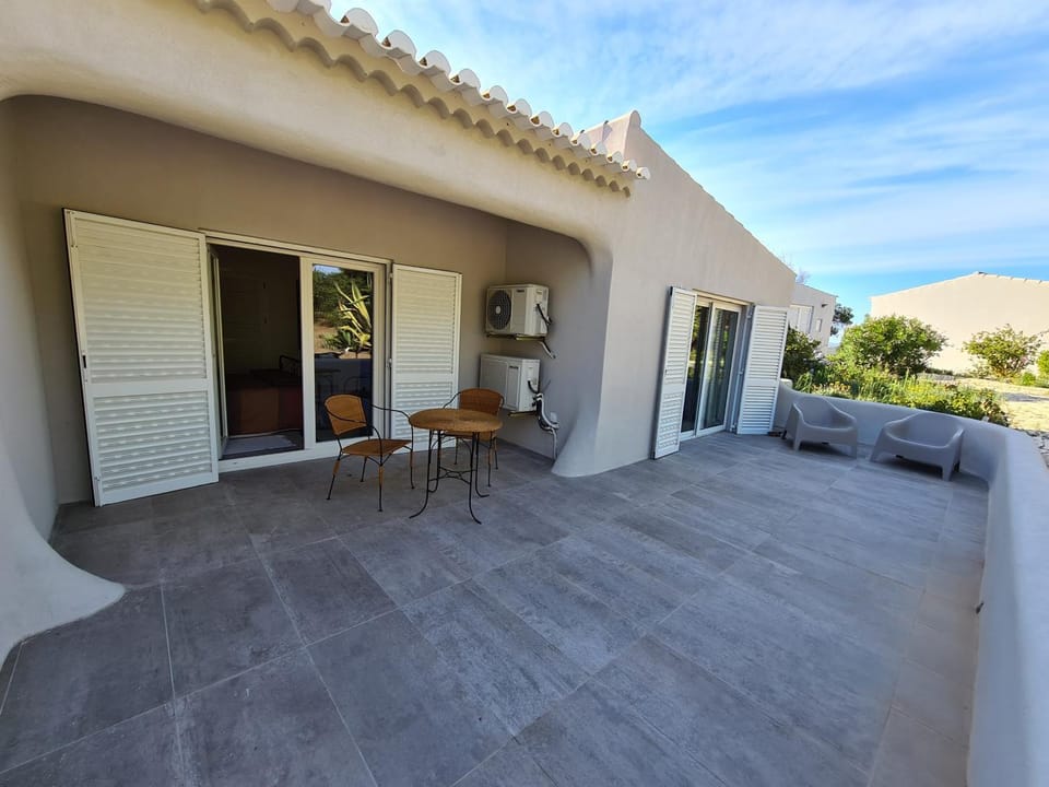 Patio, Facade/entrance