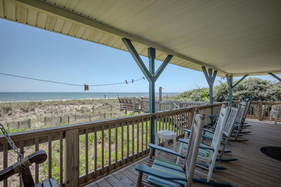 Surfsong by Oak Island Accommodations House in Oak Island