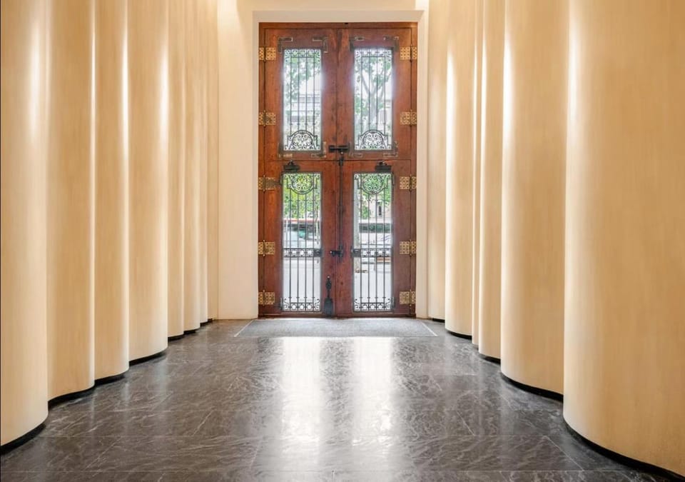 Modernismo Paseo de Gracia Apartment in Barcelona