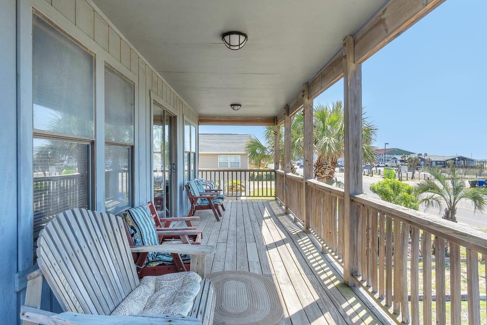 Statehouse by Oak Island Accommodations House in Oak Island