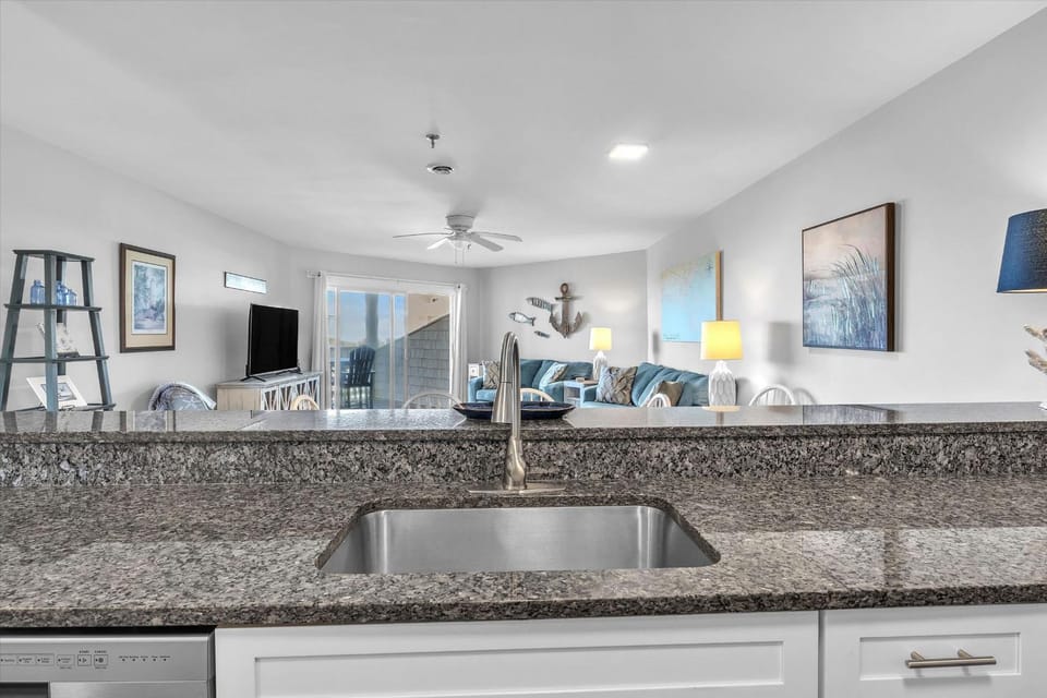 Anchors Down by Oak Island Accommodations Apartment in Oak Island