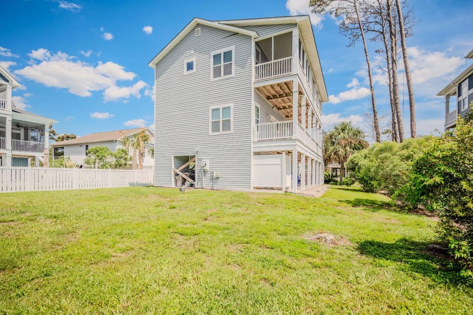 Southern Charm by Oak Island Accommodations House in Oak Island