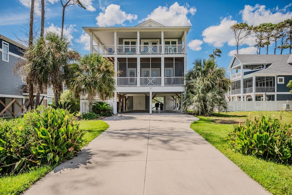 Southern Charm by Oak Island Accommodations House in Oak Island
