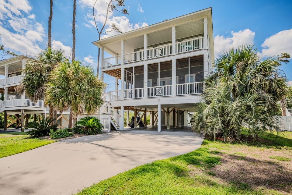 Southern Charm by Oak Island Accommodations House in Oak Island