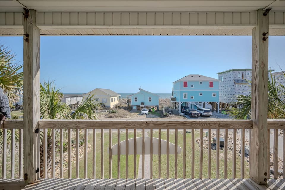 Sherrys Paradise by Oak Island Accommodations House in Oak Island