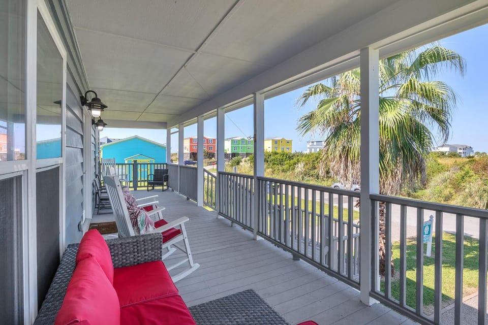 SeaSide by Oak Island Accommodations House in Oak Island