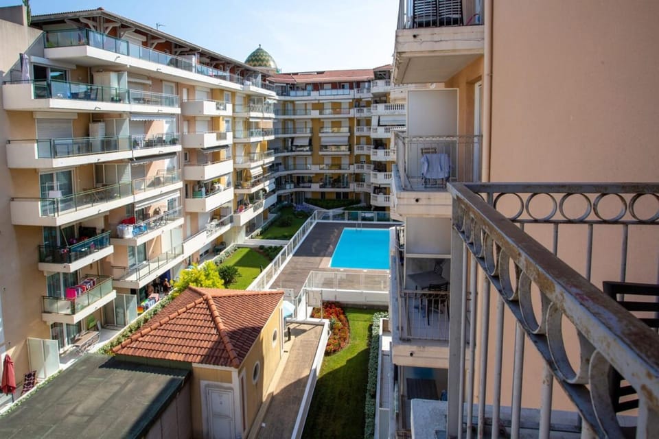 Air-conditioned studio with swimming pool close to the sea Apartment in Nice