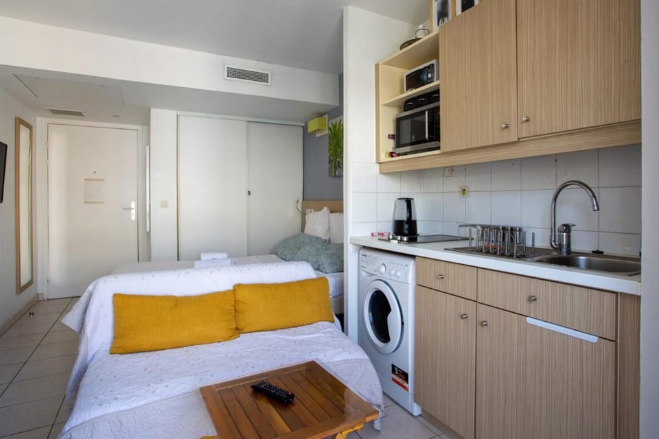 Air-conditioned studio with swimming pool close to the sea Apartment in Nice
