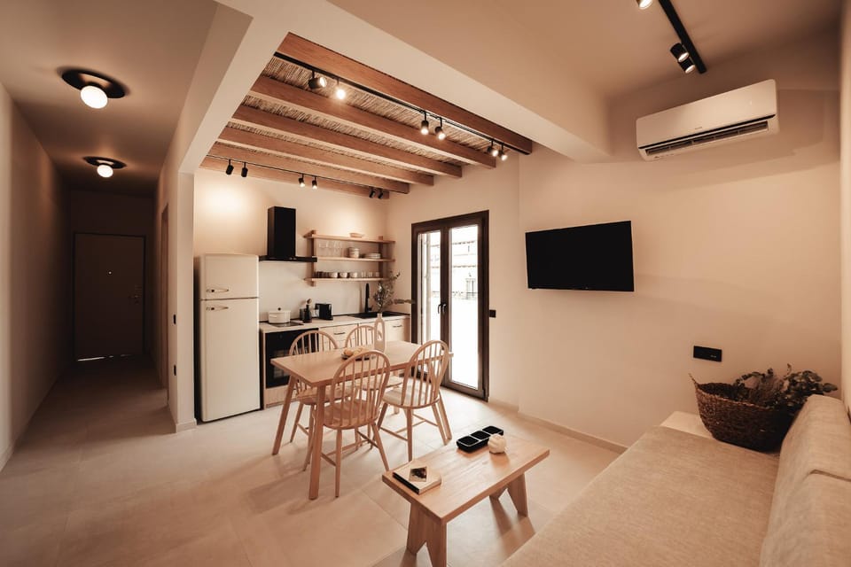 TV and multimedia, Kitchen or kitchenette, Living room, Seating area, Dining area, Evening entertainment, oven, kitchen, kitchen, air conditioner