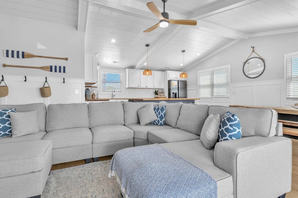 Sawyers Shore Shack by Oak Island Accommodations House in Oak Island