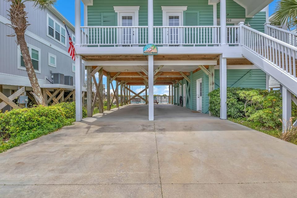 Emerald Breeze by Oak Island Accommodations House in Oak Island