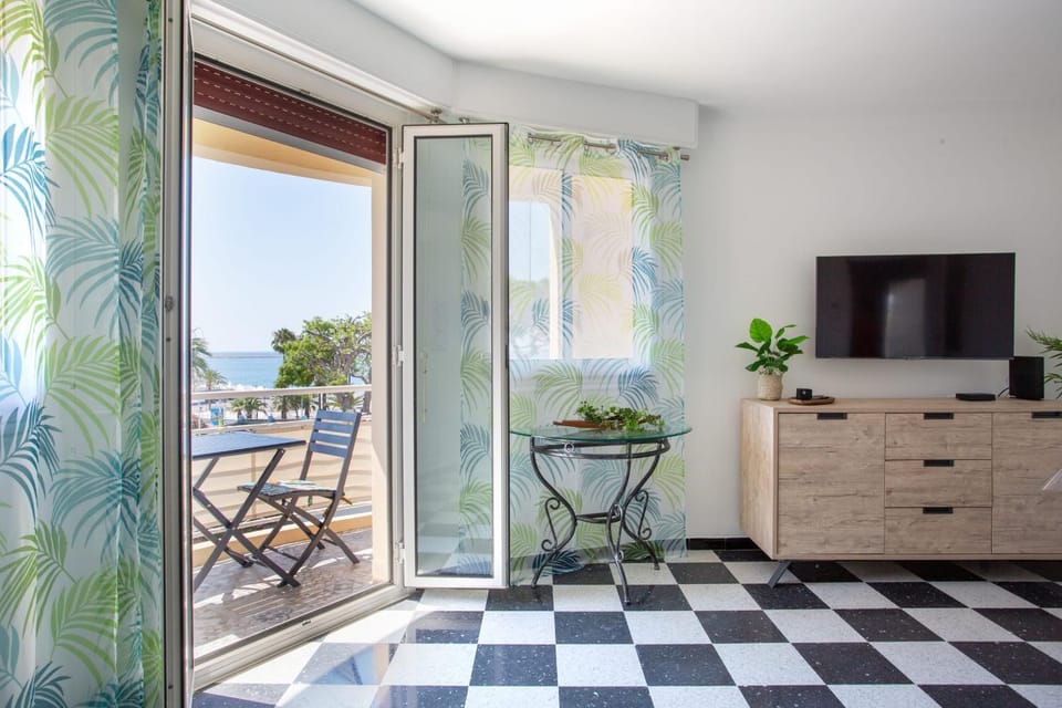 Apartment T2 air-conditioned sea view Apartment in Nice