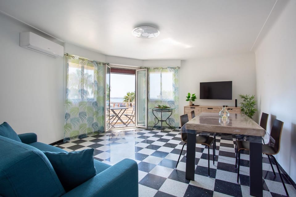 Apartment T2 air-conditioned sea view Apartment in Nice
