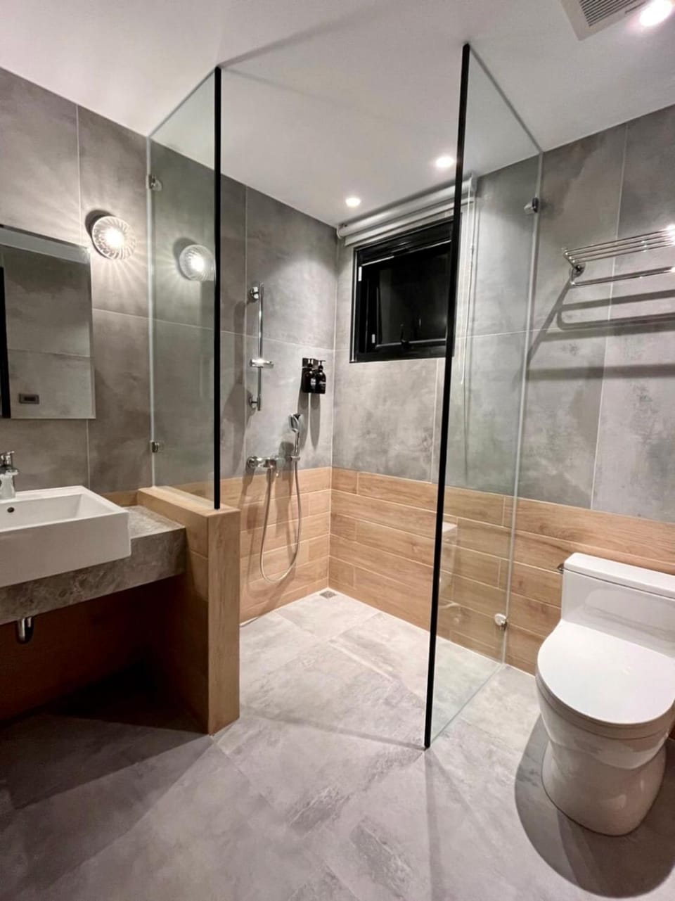 Shower, Toilet, Bathroom