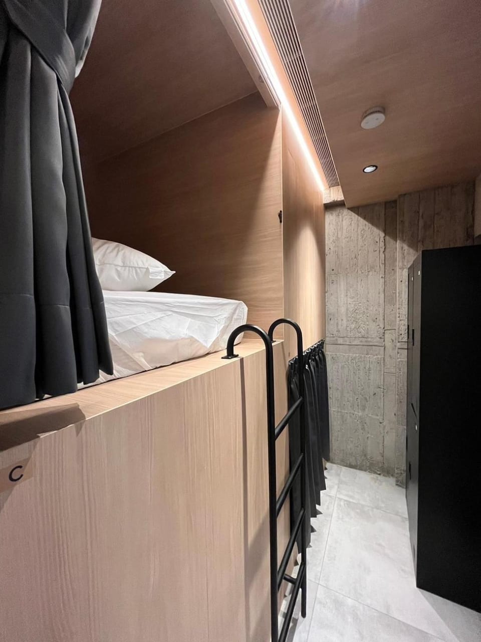 Bedroom, bunk bed