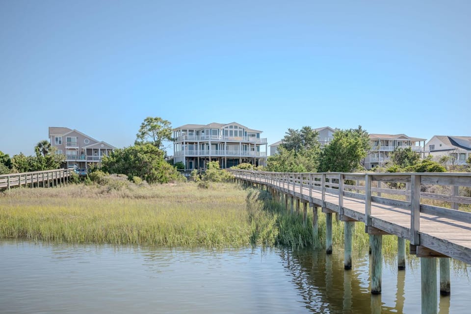 Pier Pleasure by Oak Island Accommodations House in Oak Island