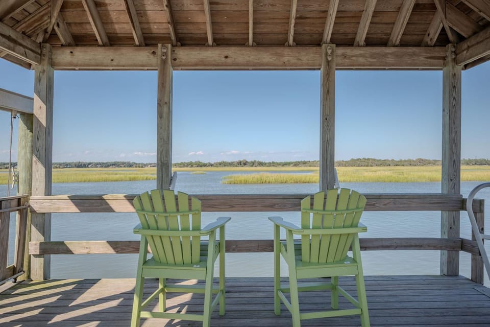 Pier Pleasure by Oak Island Accommodations House in Oak Island